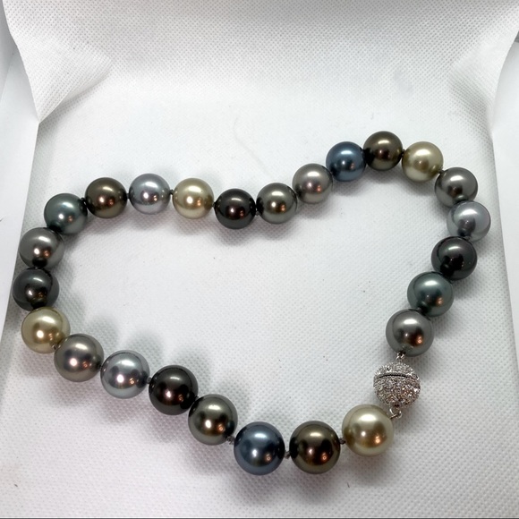 NWOT Multicolor Faux South Sea Pearl Necklace, 18” Choker w rhinestone clasp - Picture 3 of 8